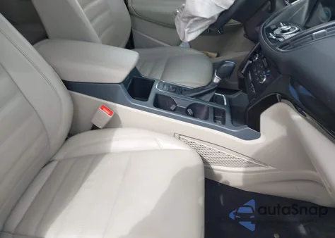 2017 Ford Escape Titanium z USA, uszkodzony, nr VIN 1FMCU0JD8HUB59464